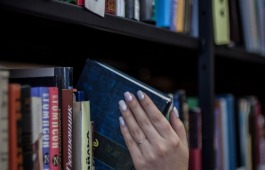 Выставка «Андрей Сахаров: человек эпохи» в главной библиотеке Хакасии
