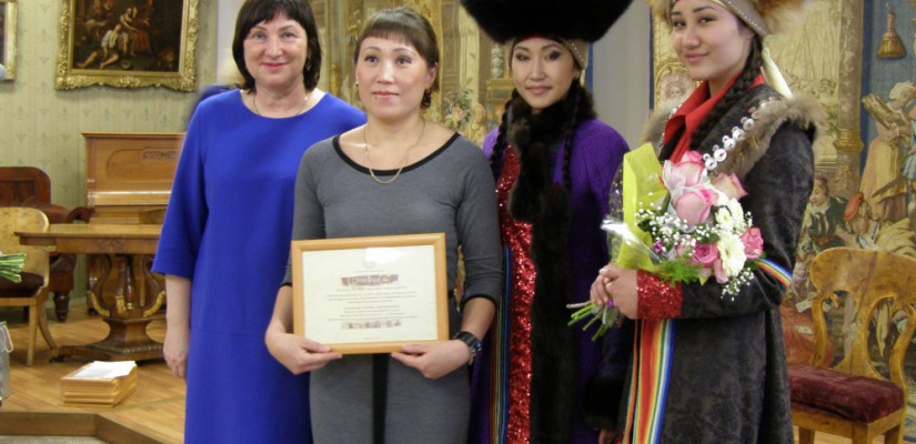 В Хакасии презентован шоу-мобиль, награждены лучшие деятели культуры