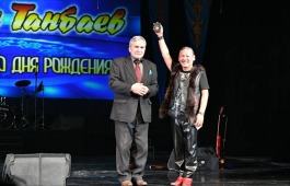 Орден «Гордость рода» вручили народному артисту Хакасии  Герману Танбаеву на юбилейном концерте