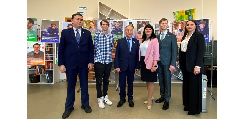 В День российской науки в Национальной библиотеке имени Н.Г. Доможакова презентовали выставку «Молодые учёные – будущее России»