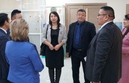 Делегация из Монголии посетила спектакль «Ахол» театра «Читiген»