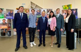 В День российской науки в Национальной библиотеке имени Н.Г. Доможакова презентовали выставку «Молодые учёные – будущее России»