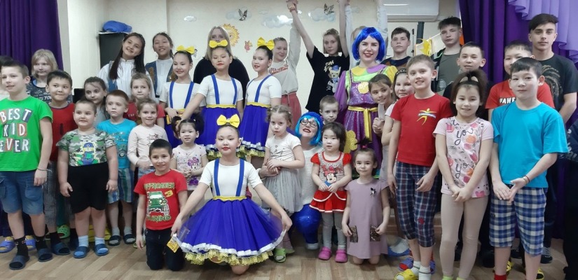 Акция добра «Подарок другу» завершилась вручением подарков  детям Черногорского реабилитационного центра