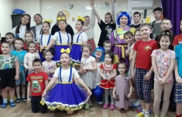 Акция добра «Подарок другу» завершилась вручением подарков  детям Черногорского реабилитационного центра