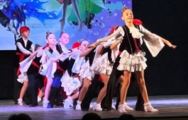 Ансамбль бального танца «Тарина» награжден 4 дипломами «лауреат I степени» Международного фестиваля «Сибирская карусель»