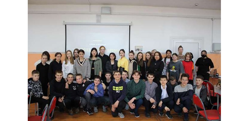 Архивисты провели цикл патриотических мероприятий в школах Хакасии