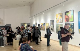 В Национальном музее открылась выставка «Картина мира» Александра Краснова