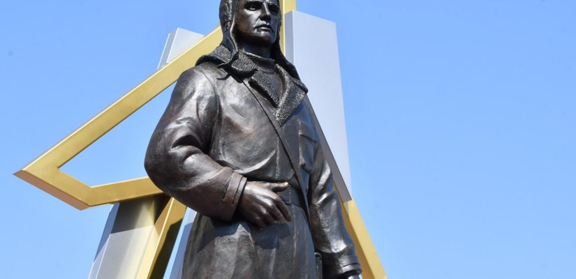 В Хакасии открыли памятник Герою Советского союза,  летчику Василию Тихонову