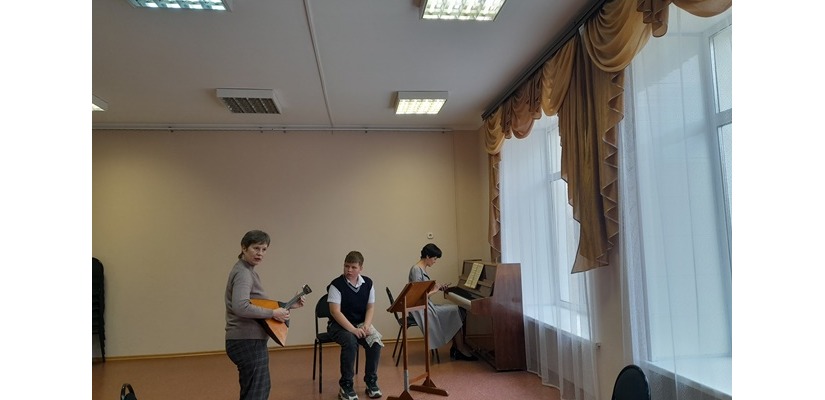 «Солистка Красноярской филармонии Макарова В.А. дала мастер-классы преподавателям и ученикам ДШИ Хакасии»