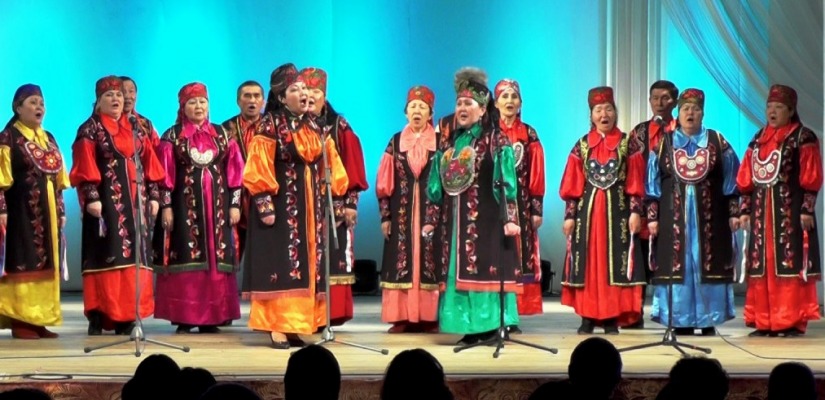 Хакасский народный фольклорный ансамбль «Чон коглерi»  подтвердит звание новой концертной программой «Хыс тутханы»