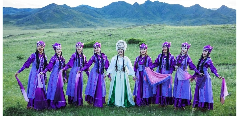 Народный ансамбль песни и танца «Жарки» приглашает жителей Хакасии на отчетный концерт