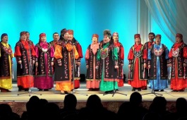 Хакасский народный фольклорный ансамбль «Чон коглерi»  подтвердит звание новой концертной программой «Хыс тутханы»