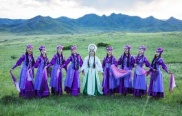 Народный ансамбль песни и танца «Жарки» приглашает жителей Хакасии на отчетный концерт