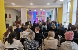 «Вам необходимо усилить работу по Пушкинской карте»: руководитель Минкультуры Хакасии встретилась с работниками учреждений Усть-Абаканского района