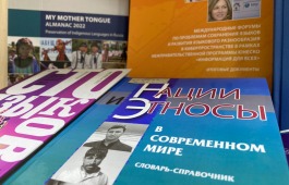 Выставка к Международному дню родного языка в главной библиотеке Хакасии