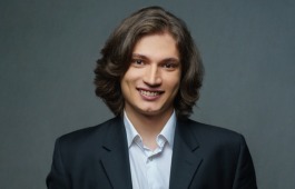 В столице Хакасии вновь выступит талантливый пианист Фёдор Орлов