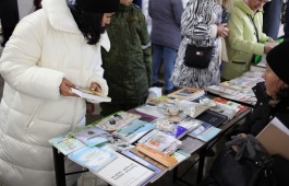 Выставка изданий Дома литераторов Хакасии заняла свое достойное место на Книжном фестивале на Енисее