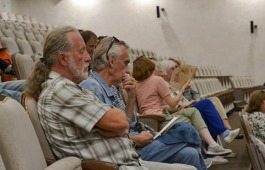 Главный режиссер русского театра рассказал о планах на юбилейный сезон
