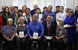 В Доме литераторов Хакасии презентована книга А. Курбижековой «Тоолай Арыг»