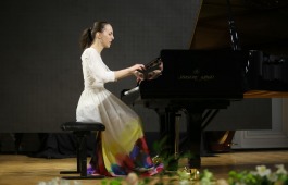 В Хакасии впервые выступит воспитанница Александра Вершинина - пианистка Александра Калафатова