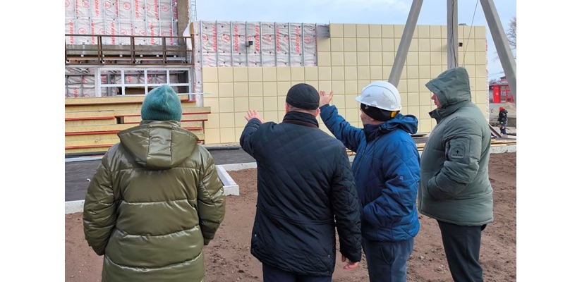 На стройплощадке дома культуры п. Расцвет состоялось выездное совещание
