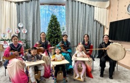Фольклорный ансамбль «Тигiр хуры» показали концертдля самых маленьких воспитанников детского сада «Орлёнок»