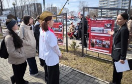 На территории у Хакасского музея открылась уличная фотовыставка, приуроченная к Диктанту Победы
