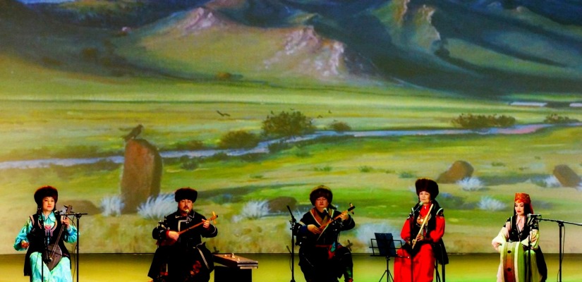 Ко Дню хакасского языка ансамбль «Айланыс» знакомит юных жителей республики с наследием предков