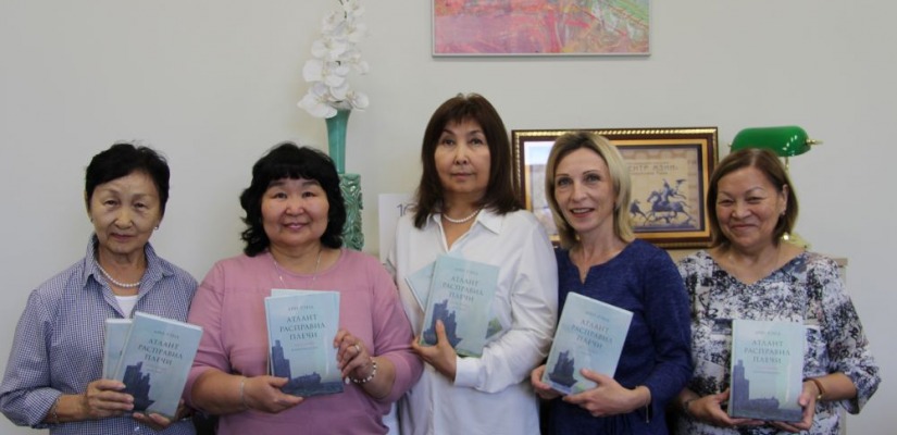 «100 книг к 100-летию»: «Атлант расправил плечи» пополнил фонды благодаря «Созвездию»