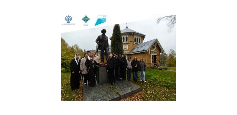 Группа участников проекта Творческая мастерская «Образы Хакасии в традициях русской живописи» посетила Академическую дачу имени И.Е. Репина