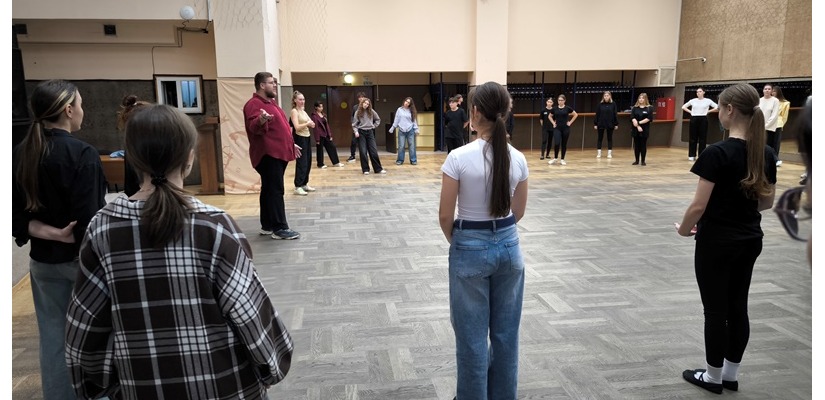 В рамках фестиваля детско-юношеского и семейного кино «Жарки» в Центре Кадышева состоялся мастер-класс по сценической речи