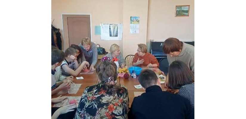 В рамках Международной ассамблеи мастеров войлоковаляния в Центре Кадышева прошёл мастер-класс для детей с ОВЗ