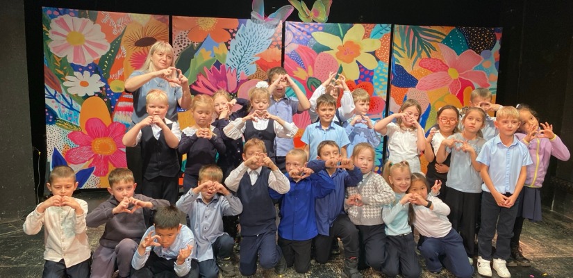 Театр Топанова посвятил абаканских ребят в ученики