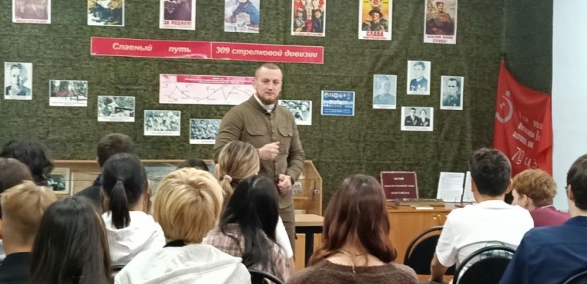 Защита Родины начинается с знаний: встреча с участником СВО в детской библиотеке