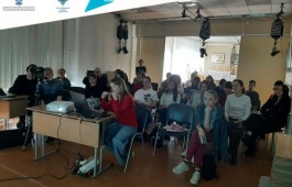 В Хакасии стартовала серия мастер-классов в рамках проекта Творческая мастерская «Образы Хакасии в традициях русской живописи» под руководством ведущих художников из Москвы и Санкт-Петербурга.