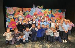 Театр Топанова посвятил абаканских ребят в ученики