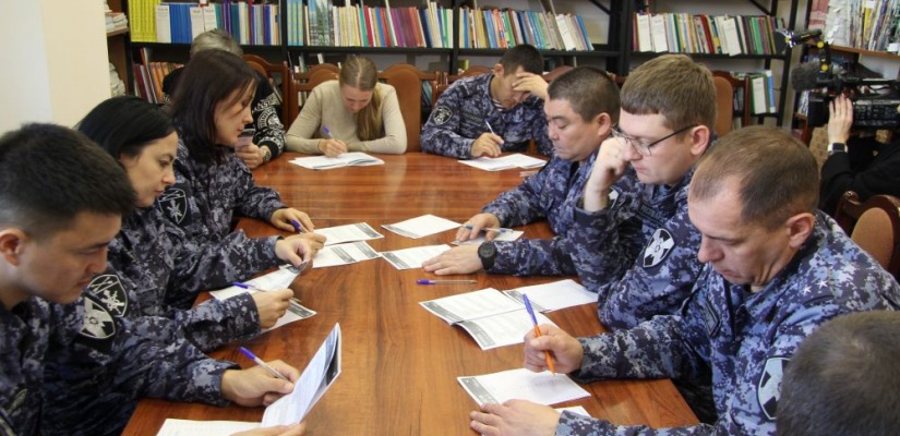 Проверка знаний о культуре и традициях народов России: юбилейный этнодиктант состоялся в главной библиотеке Хакасии