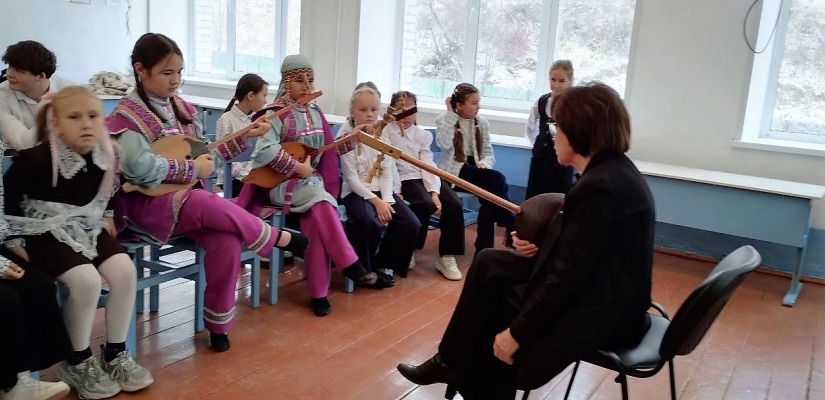 Искусство игры на хомысе: семинар-практикум для малочисленного народа шорцев в Балыксе