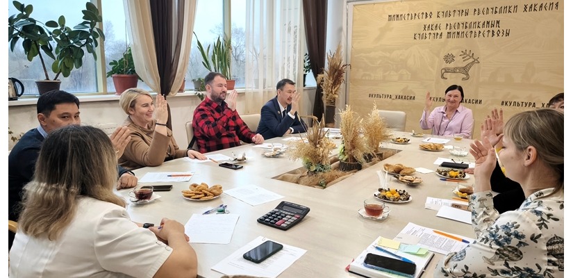 Режиссер-постановщик и артист театра драмы имени Лермонтова Олег Рябенко стал обладателем театральной премии правительства Хакасии