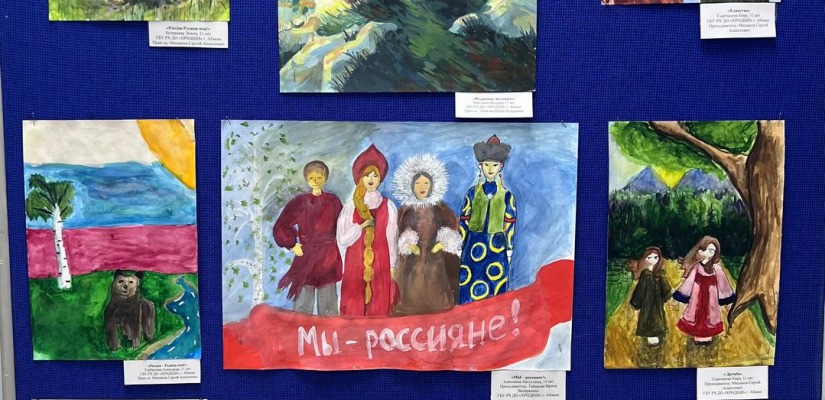 В Хакасской республиканской национальной детской школе искусств открылась выставка «Всё начинается с семьи»