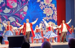 Ансамбль народного танца «Саяночка» приглашает на юбилейный концерт «50 лет в потоке танца»