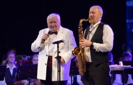 Легендарный музыкант Хакасии Евгений Лях отметил юбилей на сцене республиканской филармонии