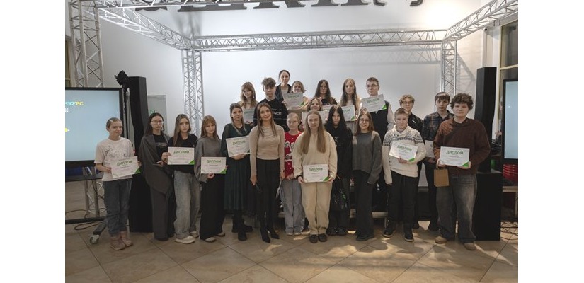 В Школе креативных индустрий наградили победителей республиканского конкурса новогодних открыток «Пламя вдохновения: год огненной лошади»