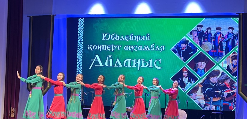 Хакасская республиканская национальная детская школа искусств приняла участие в Юбилейном концерте фольклорного ансамбля «Айланыс»