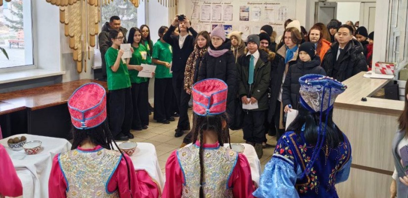 Хакасская республиканская национальная детская школа искусств выступила соорганизатором региональной игры «Детская дипломатия. Мосты дружбы»