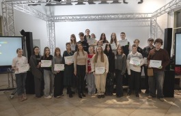 В Школе креативных индустрий наградили победителей республиканского конкурса новогодних открыток «Пламя вдохновения: год огненной лошади»