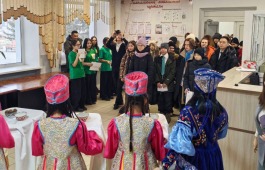 Хакасская республиканская национальная детская школа искусств выступила соорганизатором региональной игры «Детская дипломатия. Мосты дружбы»