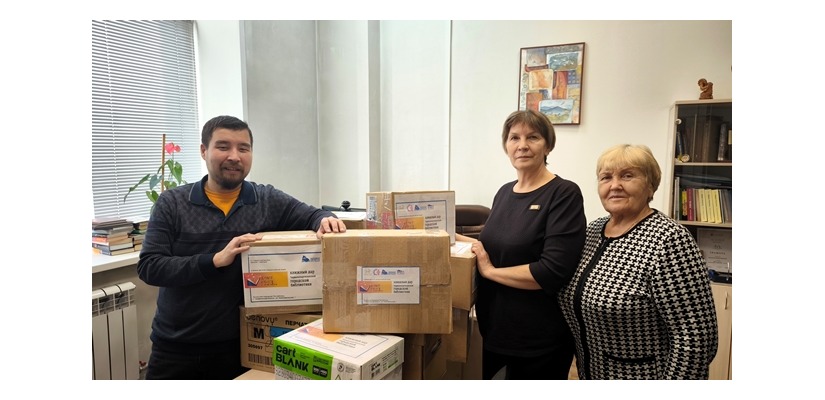 Работники культуры Хакасии направили книги в дар Червонопартизанской городской библиотеке
