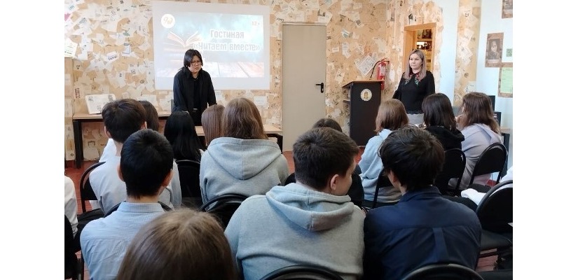 От графического романа до сцены: в детской библиотеке состоялась встреча с художником