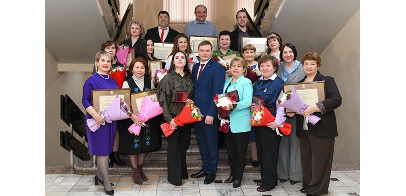 Работники культуры Хакасии отмечены высокими наградами: в правительстве республики состоялась торжественная церемония награждения